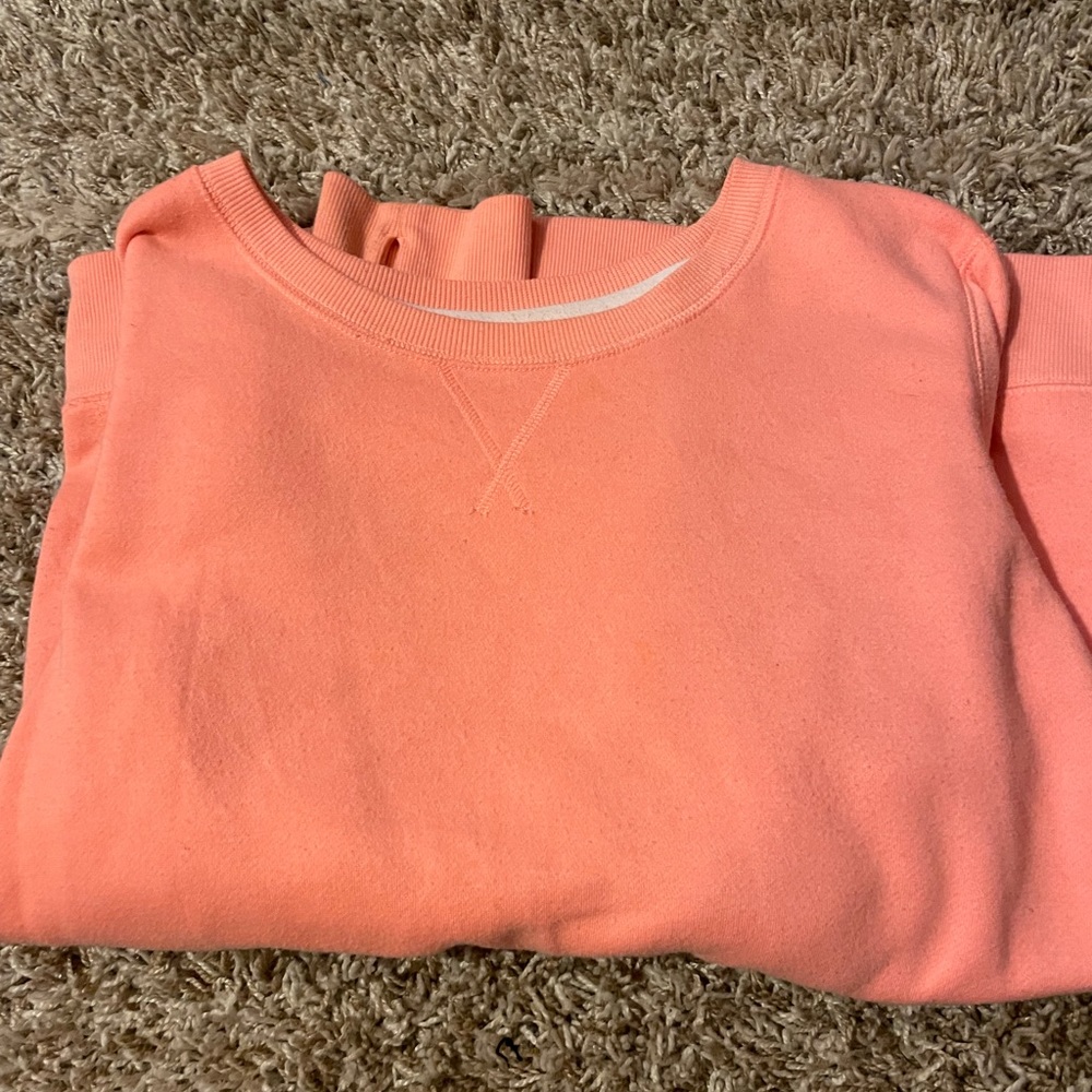 It has thumb holes 🤭